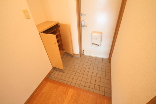 メゾンドール荒牧の玄関|※同建物の類似写真になります。