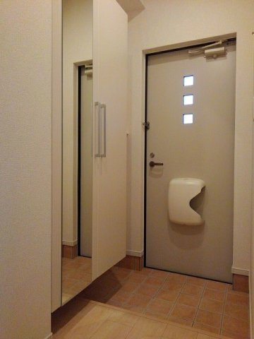 リヴフラットの玄関