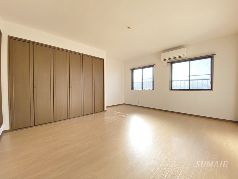 プレゼントコートの居間・リビング|11.1帖洋室☆