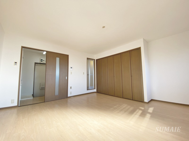 プレゼントコートの洋室|11.1帖洋室☆