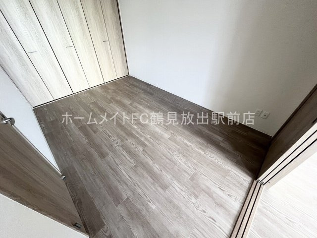 東大阪市稲田上町２丁目の賃貸マンションの洋室