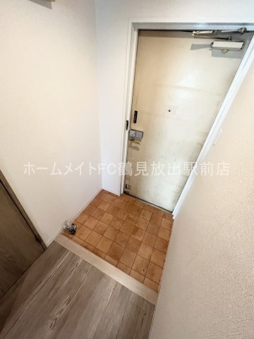 東大阪市稲田上町２丁目の賃貸マンションの玄関