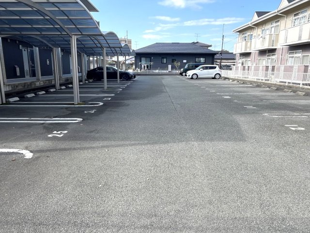 ルルディの駐車場