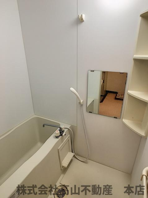 アネックス赤間の浴室