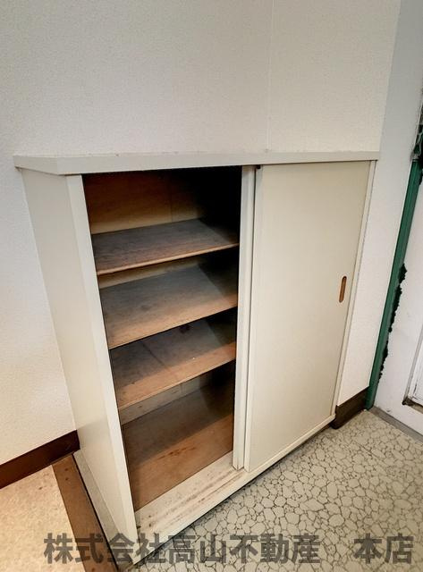 アネックス赤間の玄関