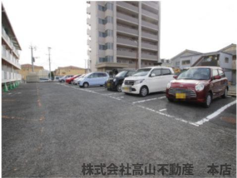 アネックス赤間の駐車場