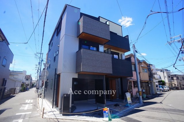 【外観】 | 東大阪市中小阪1丁目　【1号地/全2区画】 | 【1号地/全2区画】角地！便利な最新設備の新築戸建！太陽光パネル搭載☆ローン返済目安：月々約105711円（頭金0円、変動金利0.875％、返済期間40年、ボーナス払い無しで試算しています）