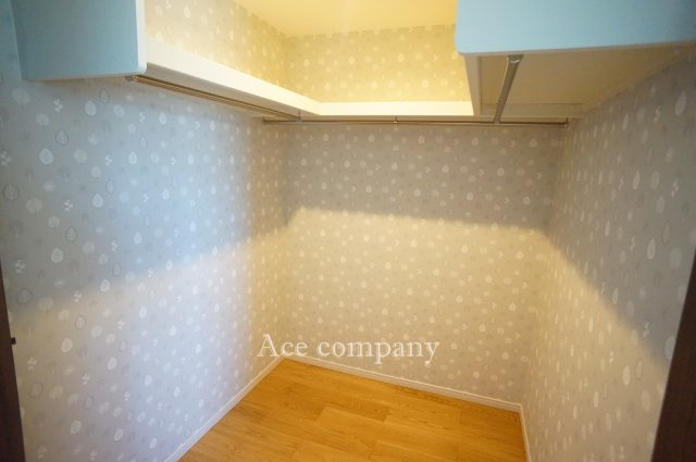 【収納】 | 東大阪市中小阪1丁目　【1号地/全2区画】 | 【3階：ゆったり洋室9.29帖♪】のウォークインクローゼット内です♪