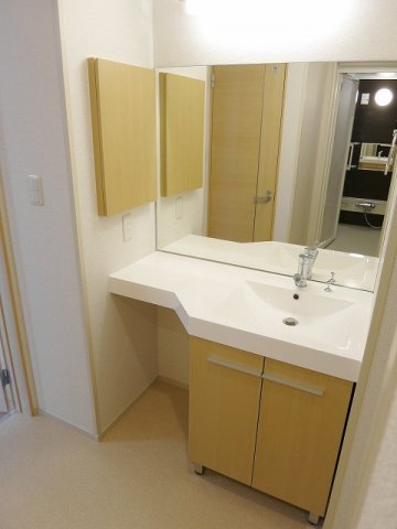 グランデ・フィオーレ　　刈谷市近郊の賃貸はクラスホームの洗面所|明るい洗面所です