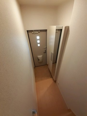 リバーサイド　Ｋｉｒａ　　刈谷市近郊の賃貸はクラスホームの玄関|収納もある玄関です