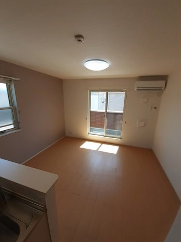 リバーサイド　Ｋｉｒａ　　刈谷市近郊の賃貸はクラスホームの居間・リビング|ゆったりとした居間です