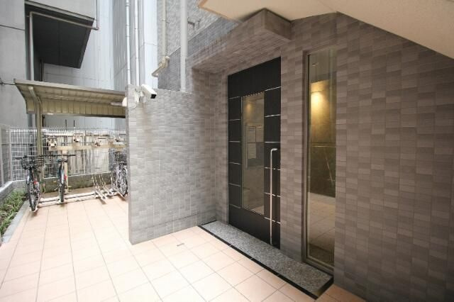 グリンヒル本郷元町のエントランス