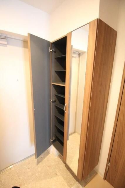 グリンヒル本郷元町の玄関