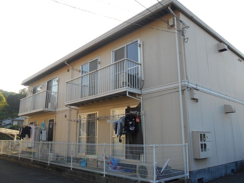 プレジールコスモスA棟の外観