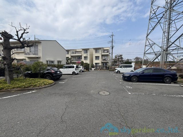 白金山団地　８号棟の駐車場