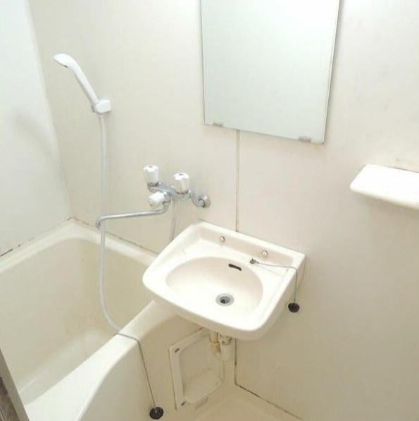 ＪＣ　ＳＯＵＴＨ　ＳＨＩＫＩ　２９５の洗面所