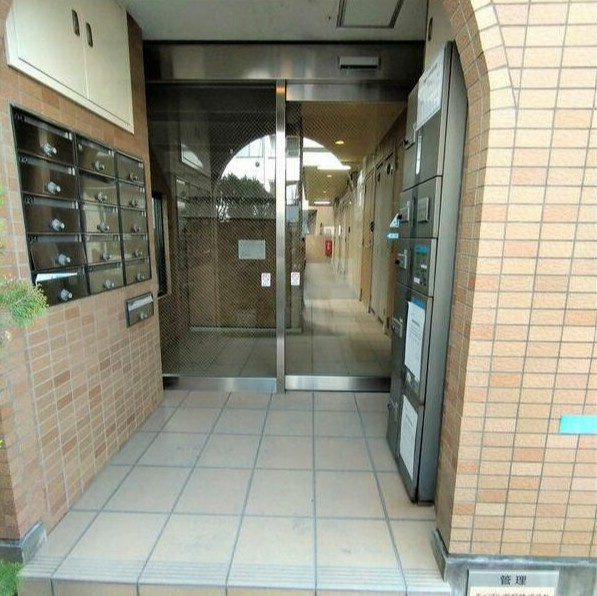 ＪＣ　ＳＯＵＴＨ　ＳＨＩＫＩ　２９５のエントランス