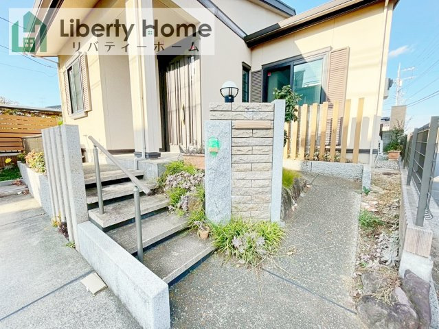 牛久市中央1丁目　中古戸建のエントランス