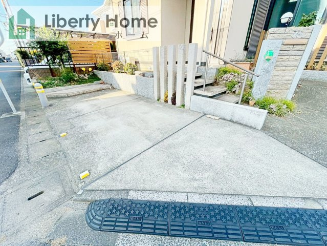 牛久市中央1丁目　中古戸建の駐車場