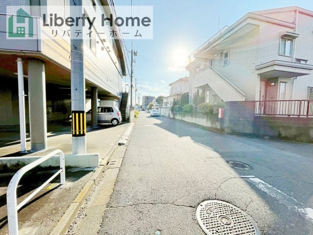 牛久市中央1丁目　中古戸建の前面道路含む現地写真