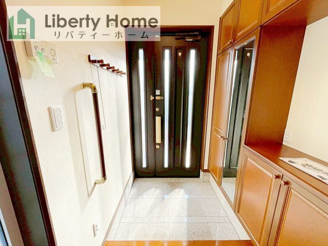 牛久市中央1丁目　中古戸建の玄関