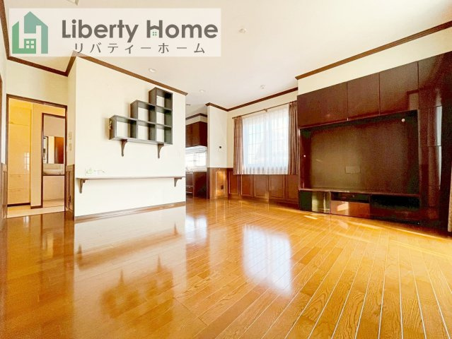 牛久市中央1丁目　中古戸建の居間・リビング