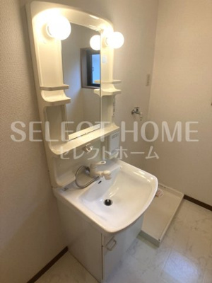 【独立洗面台】 | ガーデンヒルズN | 同型タイプ独立洗面台、小物を置くことができて便利です