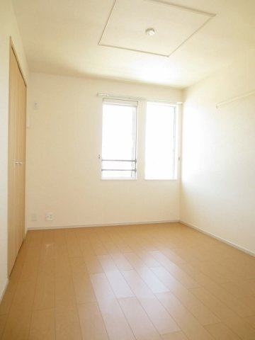 ＦｌａｇＳｈｉｐ福津Ａの内装|明るい室内です