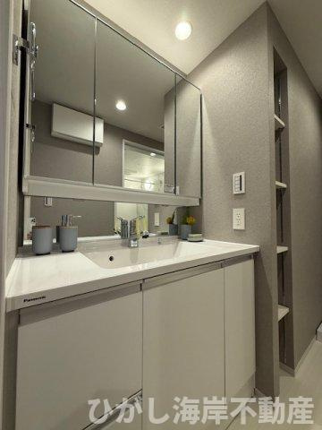 グラン・コート湘南茅ヶ崎の独立洗面台|新規リフォーム完了！　三面鏡化粧台