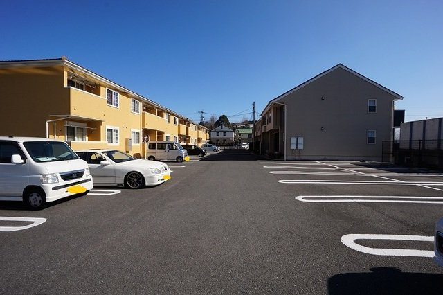 スウィートライフ野間Ｂの駐車場|駐車スペースもあります