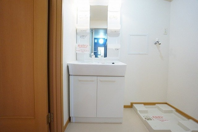 スウィートライフ野間Ｂの洗面所|忙しい朝には欠かせない洗面所です