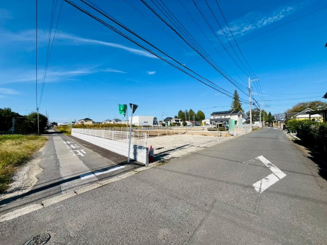 【Livele Garden】　久喜市佐間　全2邸の前面道路含む現地写真|〇前面道路〇
東側約5.5m
南側約3.8m
2025年11月撮影