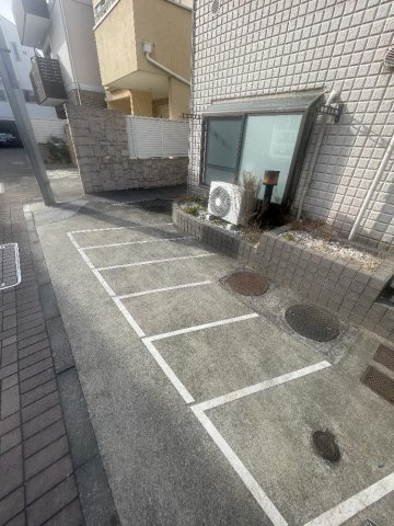 Grand Value 小日向(旧シャルム小日向)の駐車場