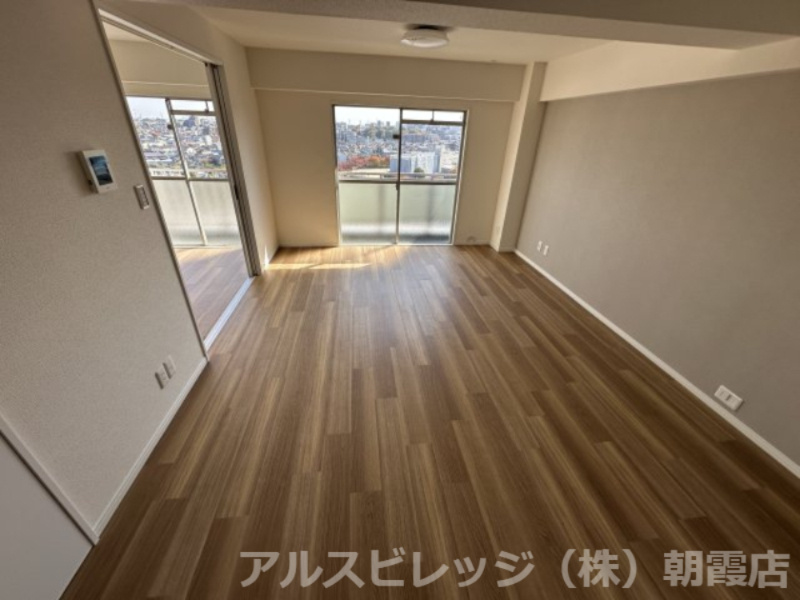 ローリエ朝霞台の居間・リビング