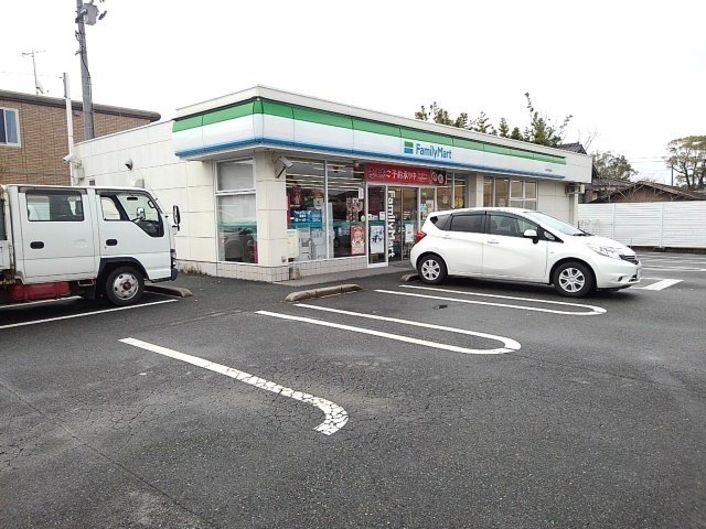 アレーズ　Ｄの周辺|ファミリーマートまで750m