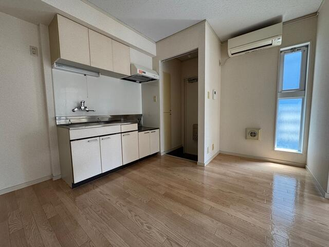 ハイムライラックＢの居間・リビング|ＤＫ約６帖