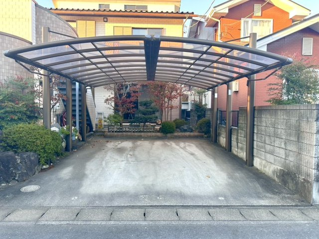 【中古戸建】高崎市倉賀野町の駐車場|■カーポート｜カーポート付きになっています♪ご自身の愛車もしっかり守れるので安心です！