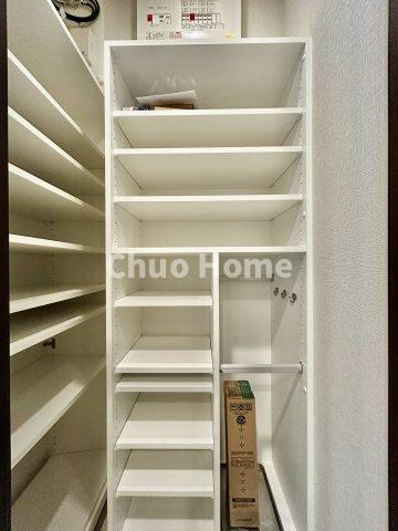 シティタワーズ東京ベイセントラルタワーの玄関|【玄関】玄関には大型のシューズクローゼットを設置しておりますのでいつでもスッキリりとした空間を保てます。玄関周りを清潔に使うのはとても大事なことですよね。