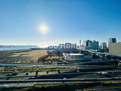 【展望】 | シティタワーズ東京ベイセントラルタワー | 手を伸ばせば、ふれることが出来そうな環境が、そのままインテリアになったような印象です。その豊かな眺望にふさわしい空間には、通風・採光にも優れ、心地よい光と風があふれています