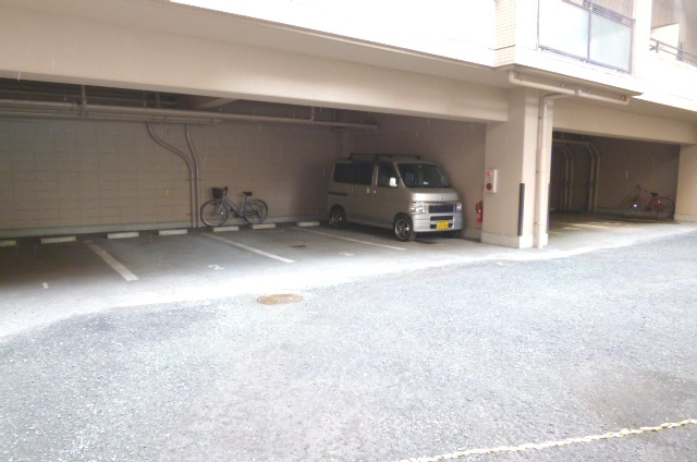 エスポワール六ツ門の駐車場|駐車場完備です