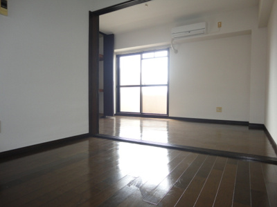 【居間・リビング】 | エスポワール六ツ門 | ゆったり過ごせるリビングです※同タイプのお部屋になります。