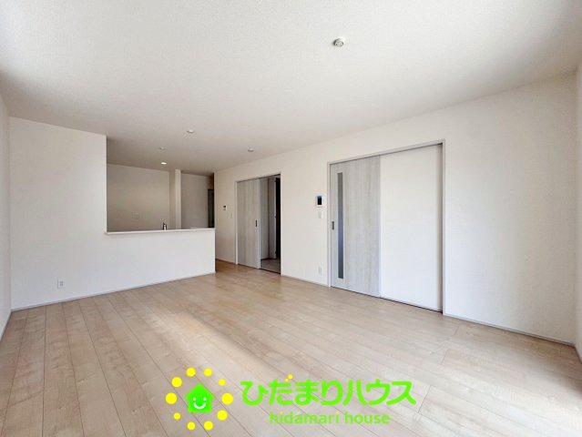 久喜栗原第2　新築一戸建て　02　リーブルガーデンの居間・リビング