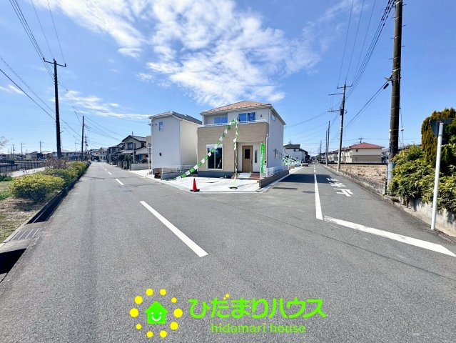 久喜栗原第2　新築一戸建て　02　リーブルガーデンの前面道路含む現地写真