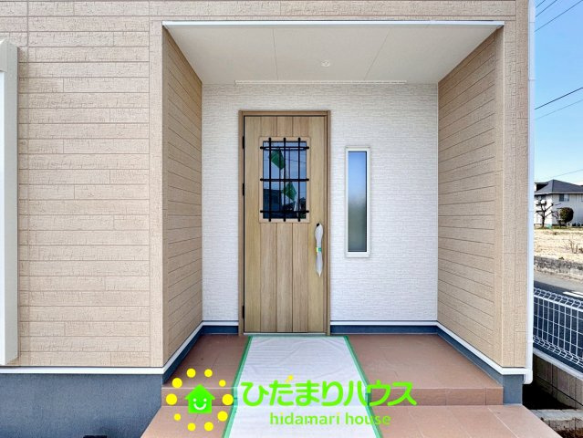 久喜栗原第2　新築一戸建て　02　リーブルガーデンの玄関