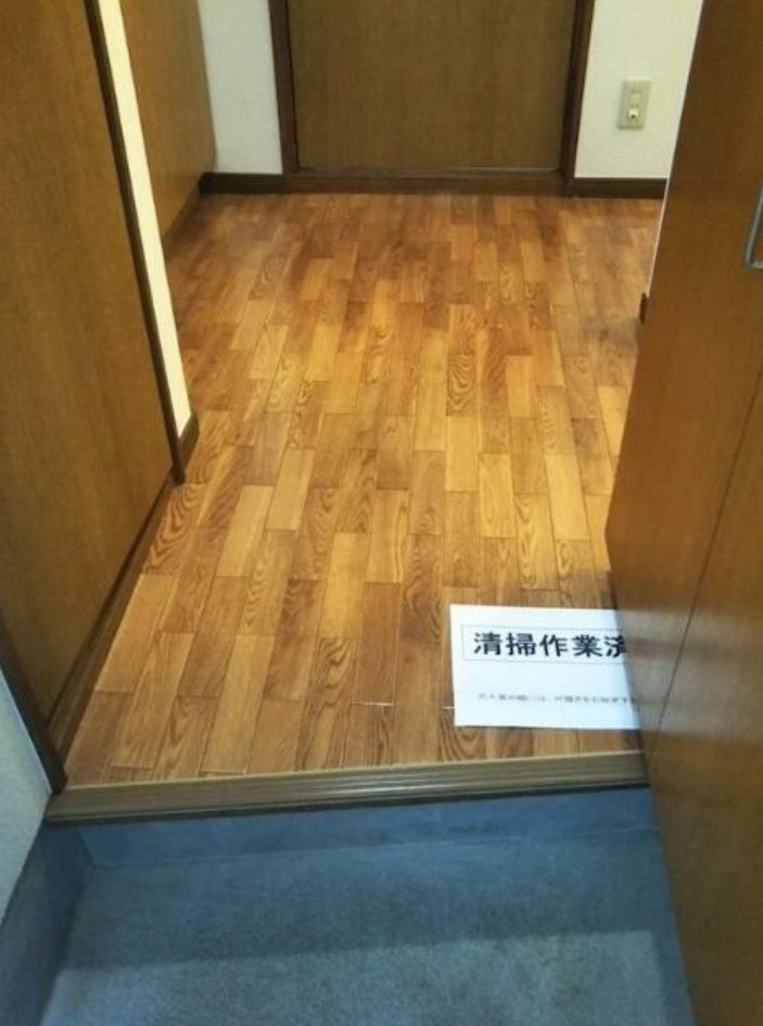 T.フラッツの玄関