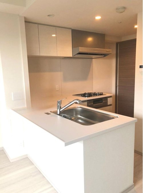 プレサンスロジェ京都桂川のキッチン|キッチンは人気のL字型＋食洗機付きで作業動線も短く、お料理好きの方にもおすすめ。