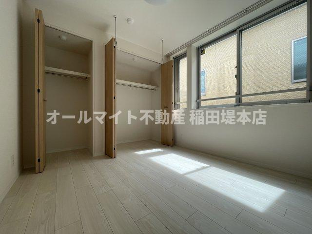 稲城市東長沼の賃貸マンションの寝室