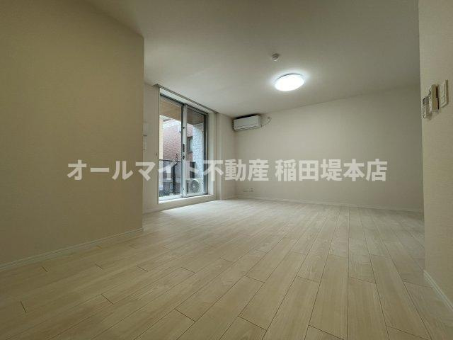 稲城市東長沼の賃貸マンションの居間・リビング