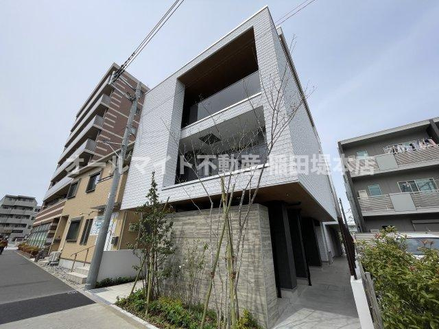 稲城市東長沼の賃貸マンションの外観