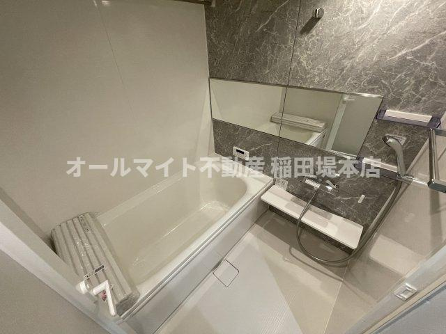 稲城市東長沼の賃貸マンションの浴室
